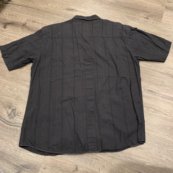 Men’s casual button down - Picture 2 of 3